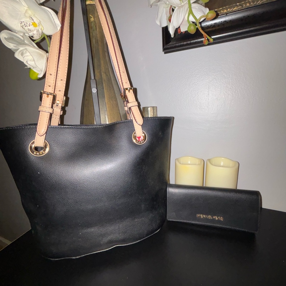 Michael Kors handbag and wallet set in a classic black saffiano leather